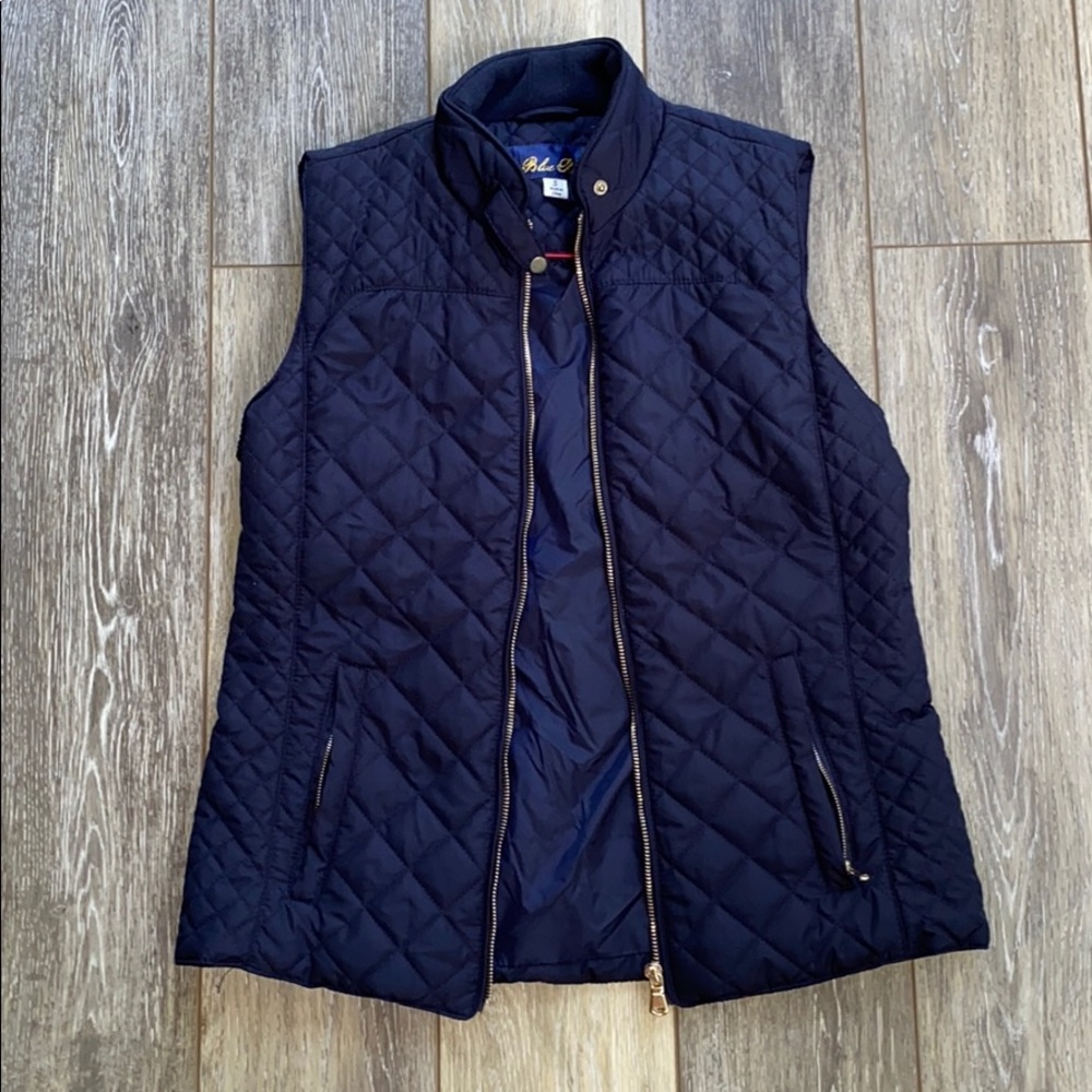 Iconic navy blue vest perfect to layer! Like new!!